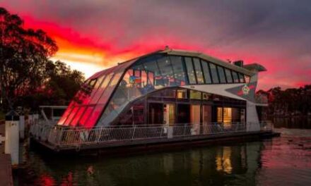 River Dream Boatel Wins World Luxury Award—Again