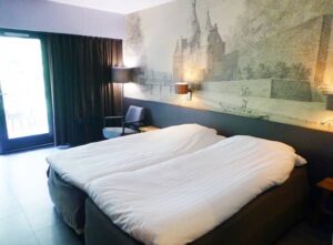 Hotel Heemskerk guestroom