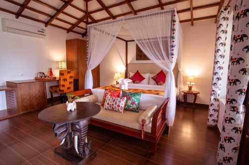 Poppys Tuskers Hill Resort Anaikatti Room Interior (8)