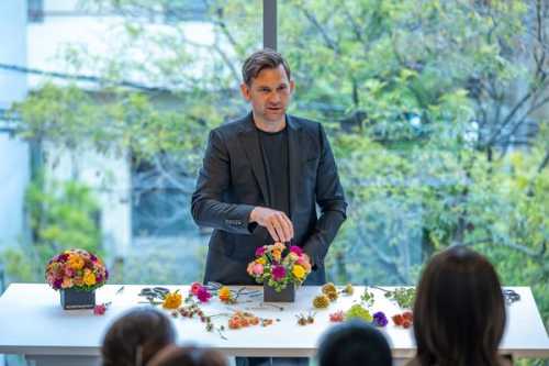 Nicolai Bergmann Reimagines Hakata-ori in a Dazzling One-Off Event