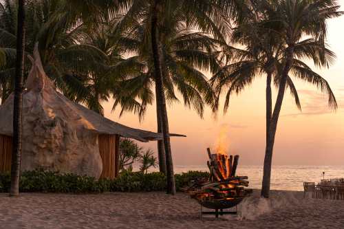 R&B_Aqua Bar and Lounge_EMBER AND TIDE A BEACHSIDE GRILL EXPERIENCE