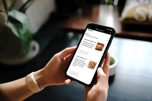 United Lets Economy Flyers Pre-Order Fresh Meals