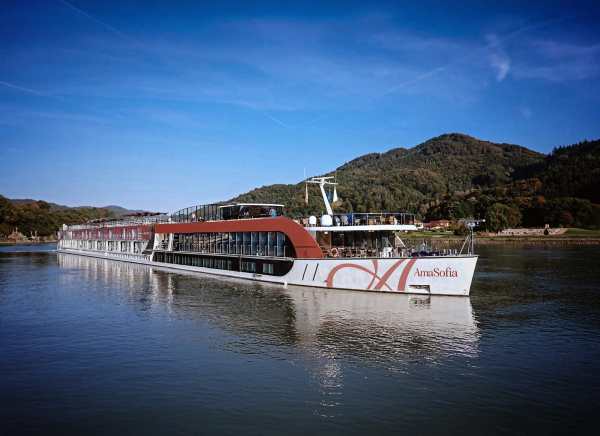 Mat McLachlan’s 2027 Cruise to Debut on AmaWaterways