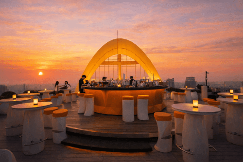 CRU Champagne Bar Introduces an Oyster and Champagne Experience