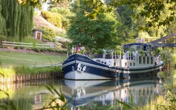 Bordeaux Barge Voyage Serves Gourmet River Escape