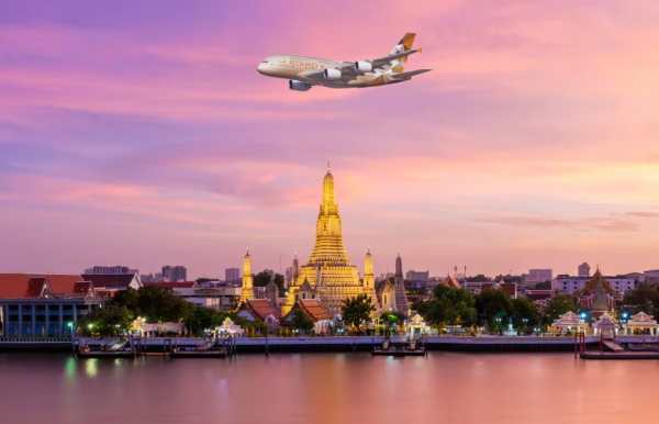 Etihad A380 Touches Down in Bangkok