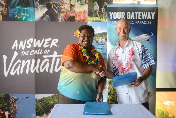 Adela Issachar Aru CEO VTO and Matthew Findlay CEO of Solomon Airlines