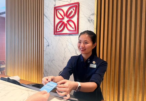 Hilton Blooms with Sunflower Support in Singapore