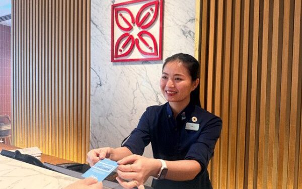 Hilton Blooms with Sunflower Support in Singapore