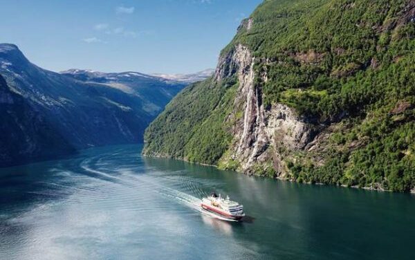 Hurtigruten launches new Early Bird offers with up to $1,000 off