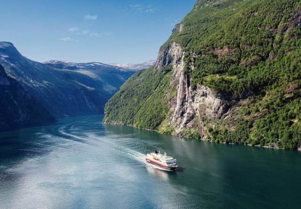 Hurtigruten launches new Early Bird offers with up to $1,000 off