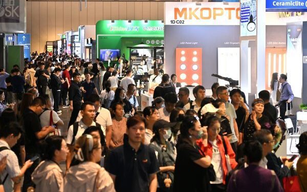 Hong Kong Lighting Fairs Open with Smart Tech Focus