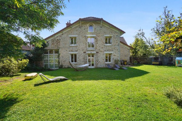 Vaux-le-Vicomte Spacious 4-Bedroom Home in the French Countryside