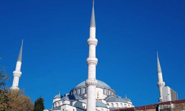 Istanbul’s Hidden Mosques and Palaces Steal the Spotlight