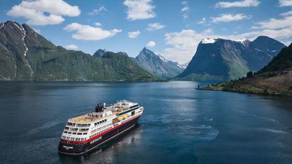 Hurtigruten Sets Sail With Early-Bird Arctic Voyage Deals