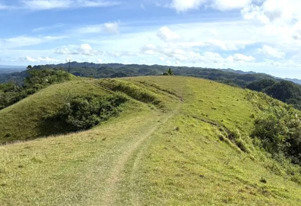 Mt. Mago trail in Cebu’s highlands, featuring open ridges and continuous terrain suited for endurance-based hiking. Source AllTrails