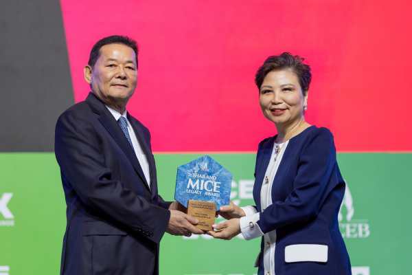 Dusit Executive Honoured With Thailand Meetings Award