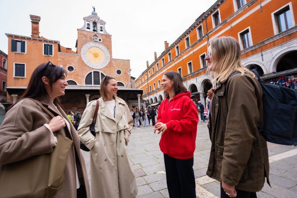 Urban-Adventures-Italy-Venice-San-Giacomo-di-Rialto-Church-leader-group