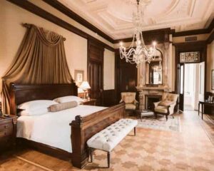 Wentworth Mansion, elegant accommodation in a genteel city