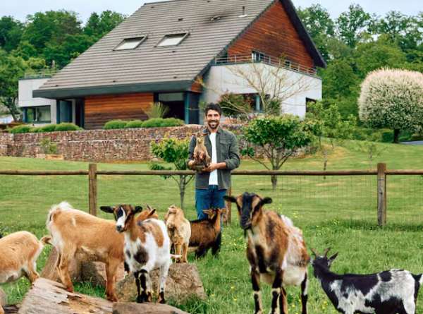 Thibaut Pinot Welcomes Tour de France to His Farm