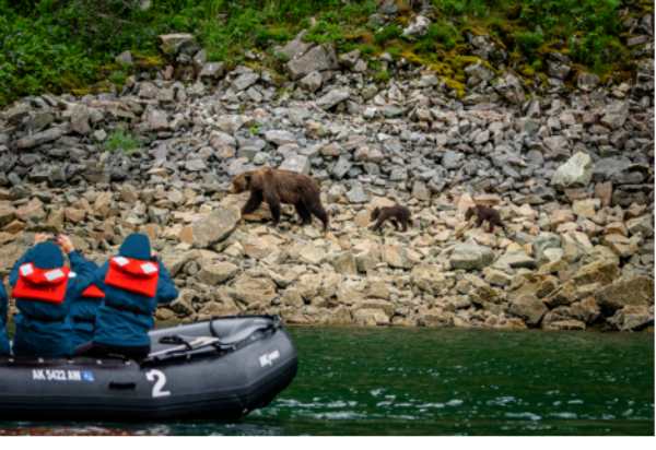 HX Launches Arctic Course with Tasmania University