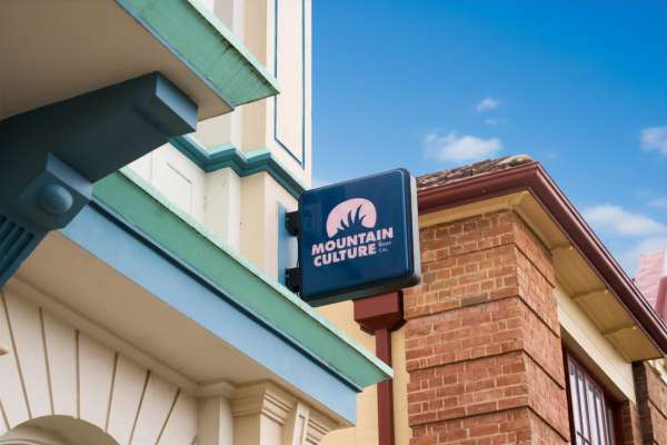 Mountain Culture, Katoomba streetfront