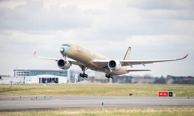 Qantas Sunrise A350 Takes Off for Non-Stop London