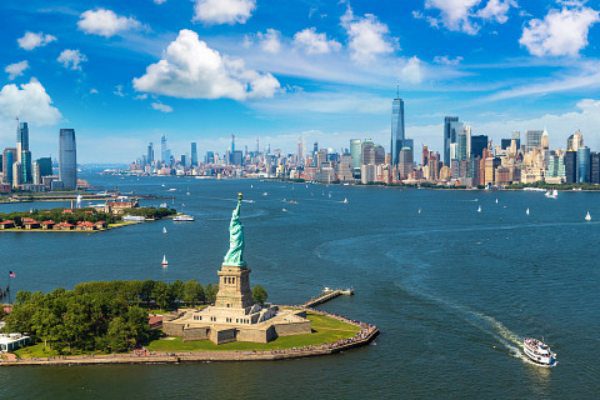 Holland America Marks America’s 250th at Sea
