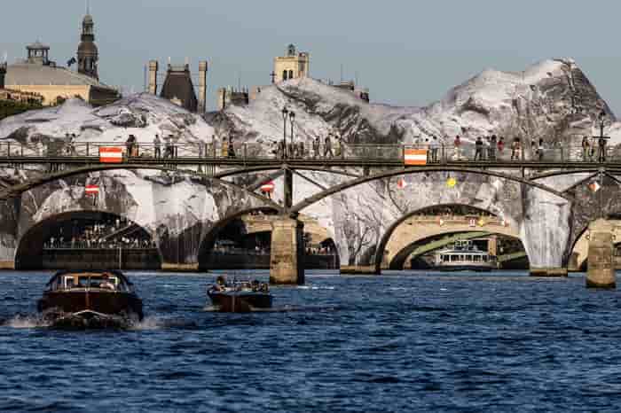 Paris Cave Art Rocks Pont Neuf With 6.4m Views