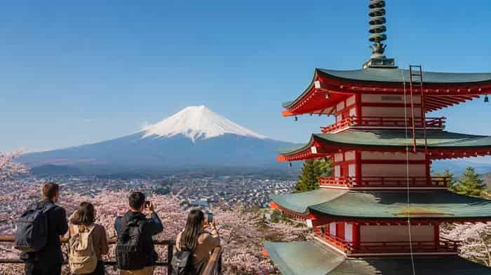 Japan Visitor Arrivals Dip as Aussies Surge