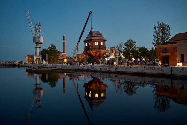 Nabatele Floating Sculpture Transforms Venice’s Skyline