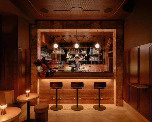 Privé Debuts Bar and Private Dining Beside Reine & La Rue