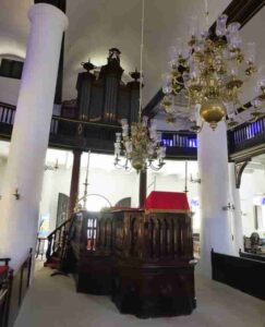 Mikvé Israel-Emanuel synagogue interior