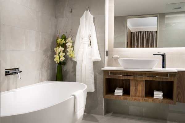 Rydges_South Bank_Bedroom_River View King Suite_Bathroom