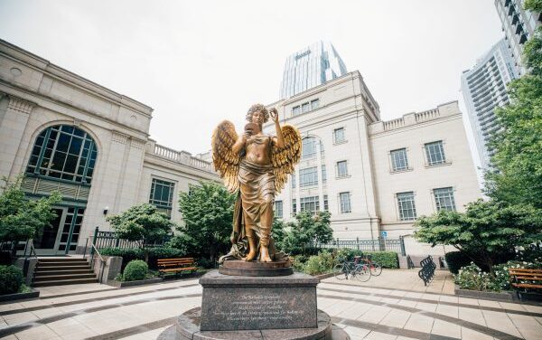 Celebrate a Dolly Parton Summer in Nashville