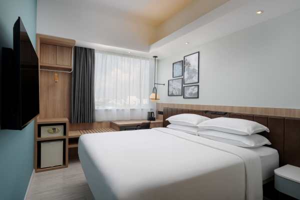 Superior Room at Four Points by Sheraton Singapore, Jurong