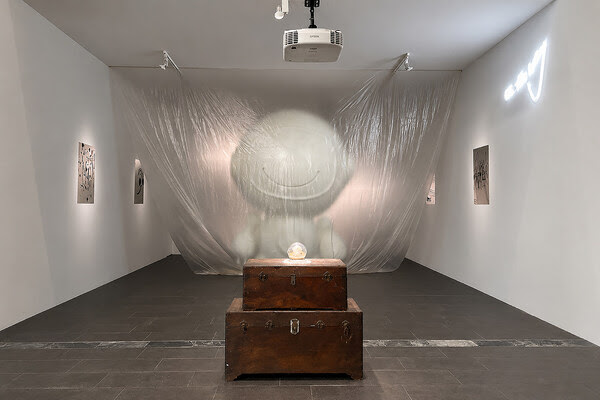 ‘One Suitcase’ Sparks Dialogue at National Art Exhibition