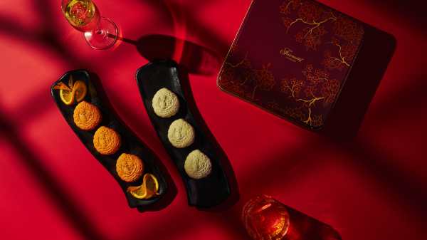 fairmont-singapore-champange-whisky-snowskin-mooncakes-cropped