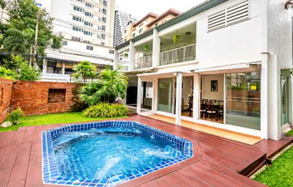 Stay, Sweat, Explore: Bangkok’s Big August Race Escape