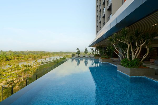 Asai Gamuda Cove-facility-pool-greenery