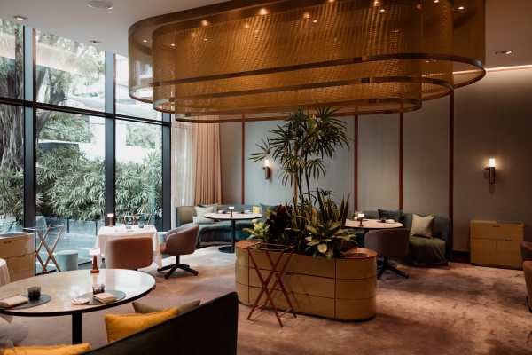 IGNIV CIRCLE Pops the Cork on a Luxe Culinary Debut