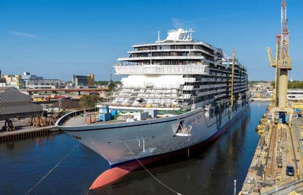 Oceania Sonata Floats Out, Making Waves for New Class