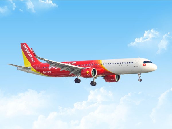 Vietjet Wins Travellers’ Hearts and Best-Dressed Crew