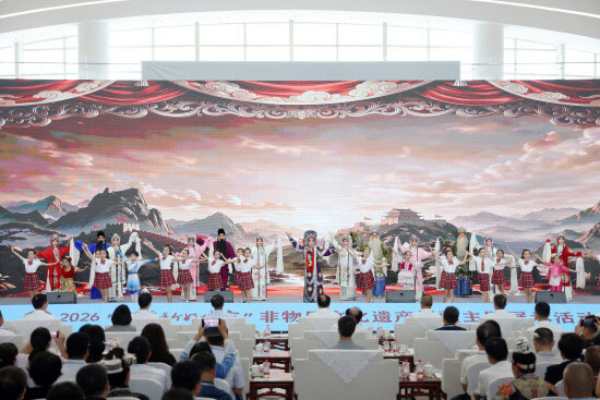 Xinjiang Wonders Exhibition Showcases Living Heritage