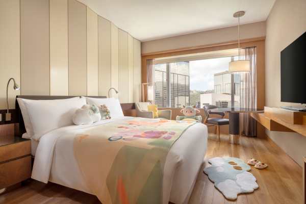 Renaissance-HK-Marriott-Bonvoy-Squad-