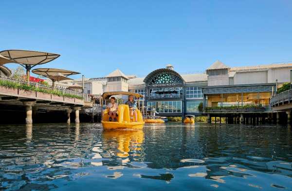 Sunshine Plaza Partners with Holiday Inn & Suites