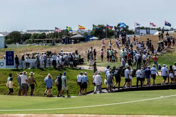Zach Johnson Leads Historic PGA TOUR Champions Portugal