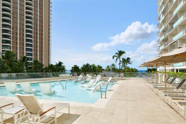 Ilikai-Luxury-Suite-Wading-Pool-3000x2000