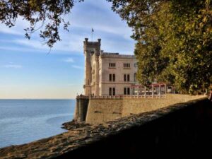 Rail Europe, Trieste pic by Saniele Bucciarelli via Unsplash