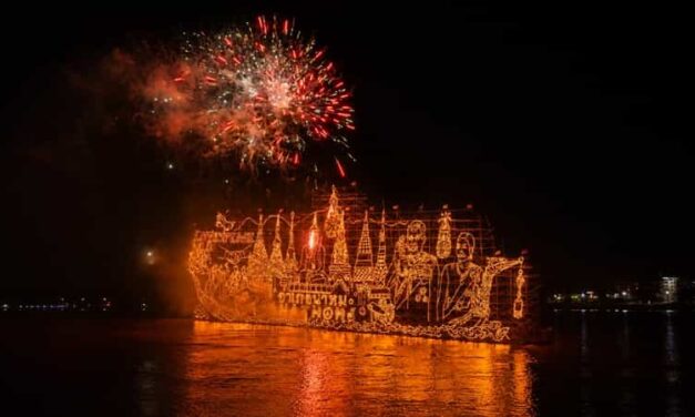Nakhon Phanom’s River of Fire Sets the Mekong Aglow